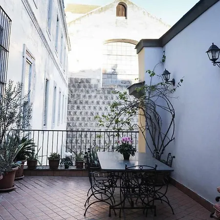 Obelisco Oda ve Kahvaltı 4*